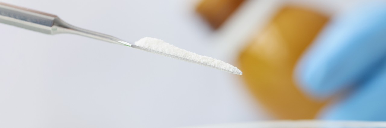 白色易碎粉的实验室研究
