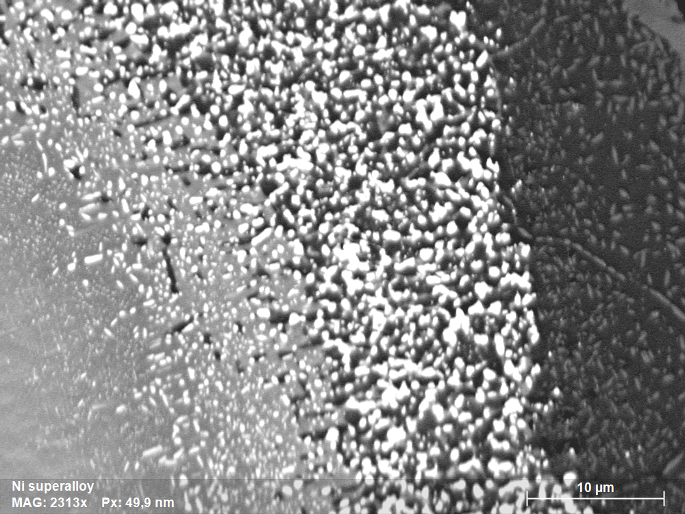 用ARGUSTM成像探测器获得的相位对比图像显示了至少4个不同的相位。注意在相边界处有大量细小的析出相。EBSD/EDS同步测量结果如图2和图5所示。