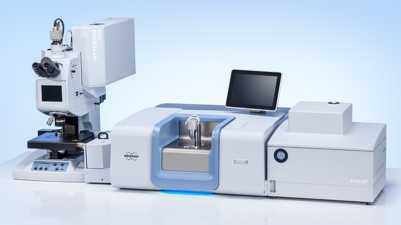 Espectrômetro INVENIO FT-IR com tela sensível ao toque e microscópio HYPERION 3000 FT-IR
